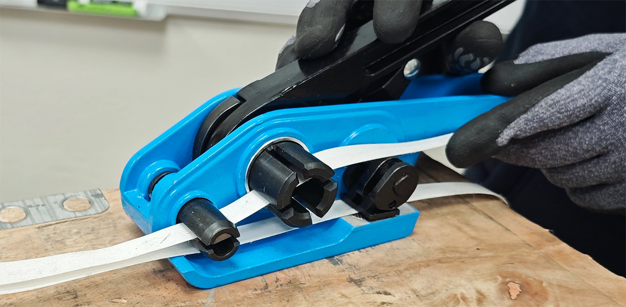 Как правильно упаковать груз с помощью полипропиленовой ленты и ПП-скрепы