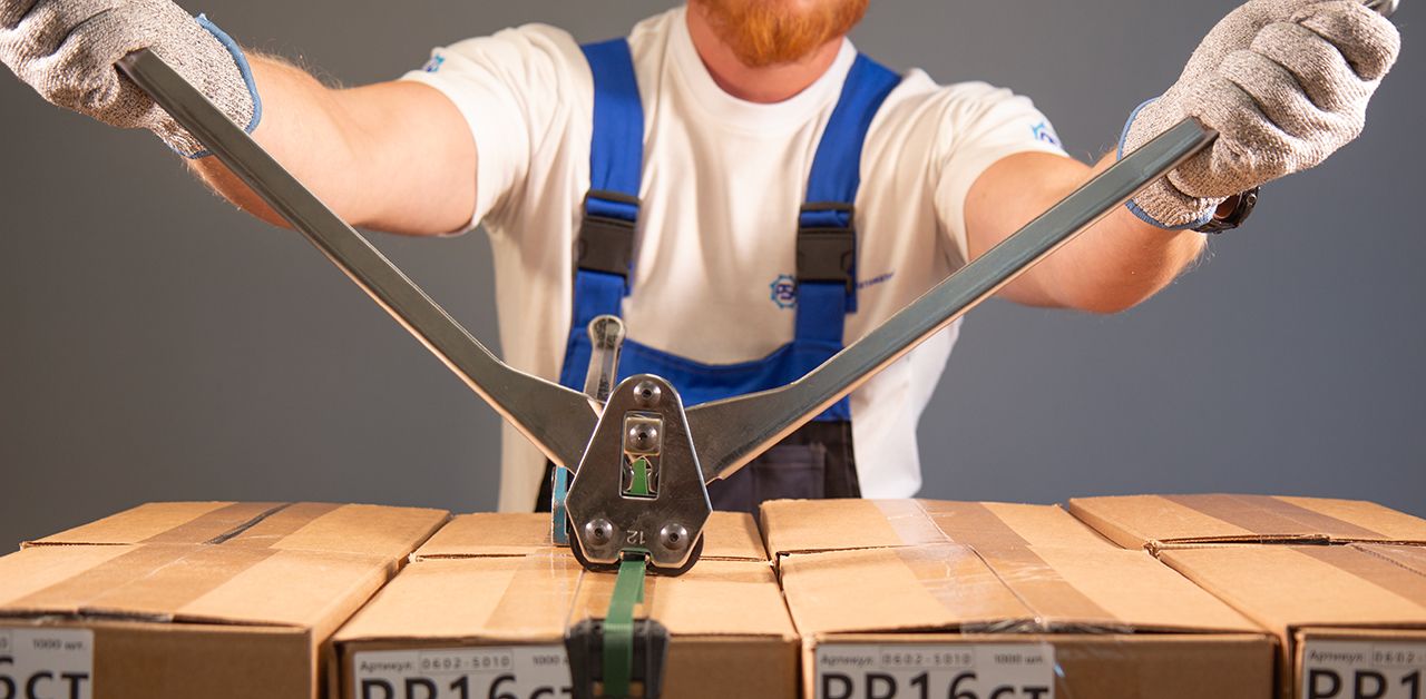 Как правильно выбрать ПЭТ скрепу: профессиональное руководство для тех, кто упаковывает груз с умом