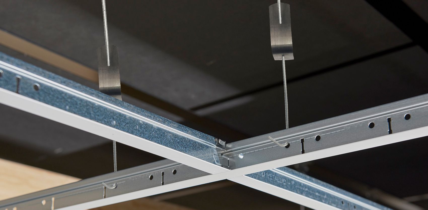 Подвесы с пружиной в два отверстия Подвесы с пружиной в два отверстия